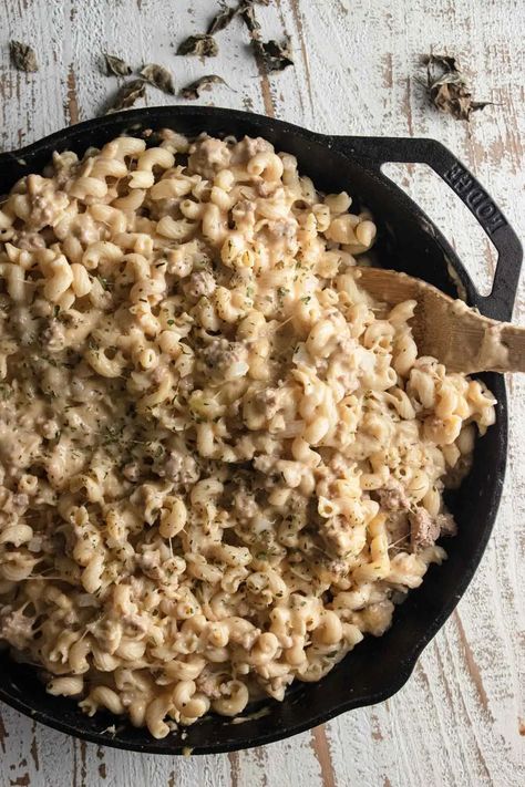 Super Creamy Mac and Cheese with Ground Turkey - Jillian's Healthful Eats Ground Turkey Mac And Cheese, Vegetarian Mac And Cheese, Cheeseburger Mac And Cheese, White Mac And Cheese, Mac And Cheese Healthy, Healthy Mac N Cheese, Delicious Cornbread, Ground Turkey Recipes Healthy, Iron Recipes