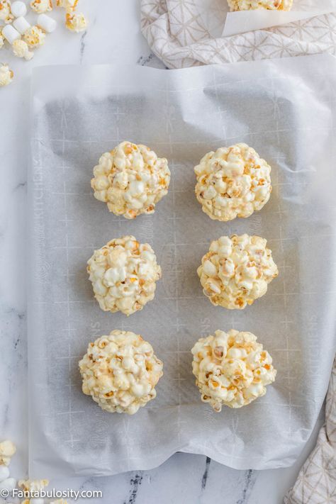 EASY Marshmallow Popcorn Balls Recipe without Corn Syrup - Fantabulosity Popcorn Balls Without Marshmallows, Marshmellow Popcorn Balls Recipe, Corn Syrup Popcorn Balls, Marshmallow Recipe No Corn Syrup, S’mores Popcorn Balls, Gooey Marshmallow Caramel Popcorn, Frozen Popcorn, Halloween Popcorn Balls, Marshmallow Popcorn Balls