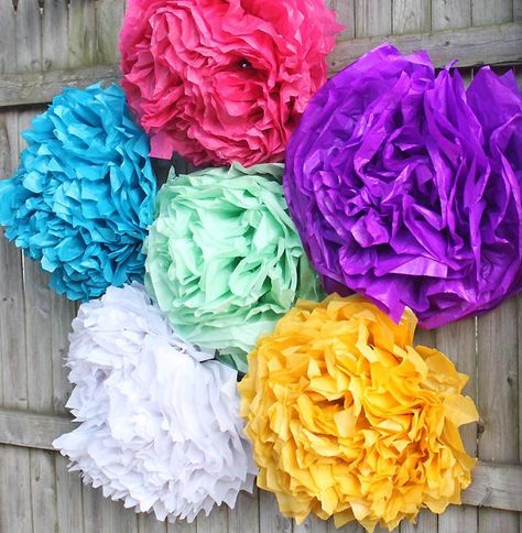 Giant Tissue Paper Flowers, Tissue Paper Flowers Easy, Big Paper Flowers, Decorating Table, Moms 60th, Giant Paper Flowers Template, Tissue Paper Flowers Diy, Tissue Flowers, Material Flowers