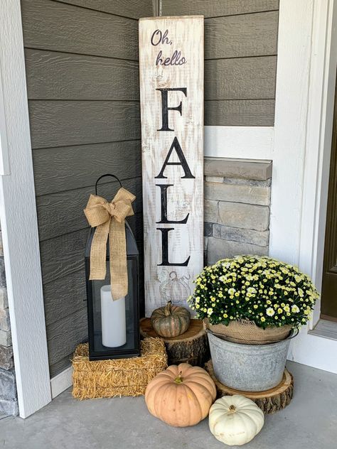 Make Your Own Fall Porch Sign - The House on Silverado Round Side Table Makeover, Autumn Accessories, Side Table Makeover, Wood Porch, Pumpkin Uses, Rustic Pumpkin, Front Porch Signs, Fall Front Porch, Front Porch Decorating