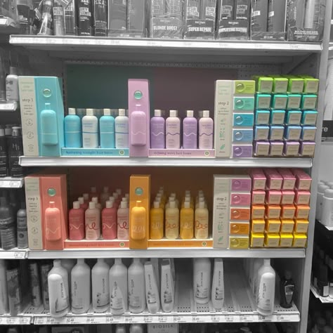 An inline custom display for Function of Beauty's hair care solutions available at Target. Colorful and fully customizable shampoo and conditioner options in a fun and clean display. #target #merchandising #display #instore #marketing #haircare #customizable #beauty #branding Target Display, Pill Packaging Design, Hair Display, Store Display Design, Unboxing Packaging, Function Of Beauty, Beauty Branding, Hair Salon Logos, Shopper Marketing