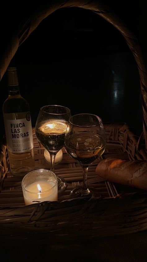 Midnight Picnic Aesthetic, Late Night Picnic Aesthetic, Picnic At Night Aesthetic, Picnic Night Aesthetic, White Wine Aesthetic Night, Cute Picnic Date Ideas Romantic, Wine Date Aesthetic, Night Picnic Aesthetic, Wine Aesthetic Night