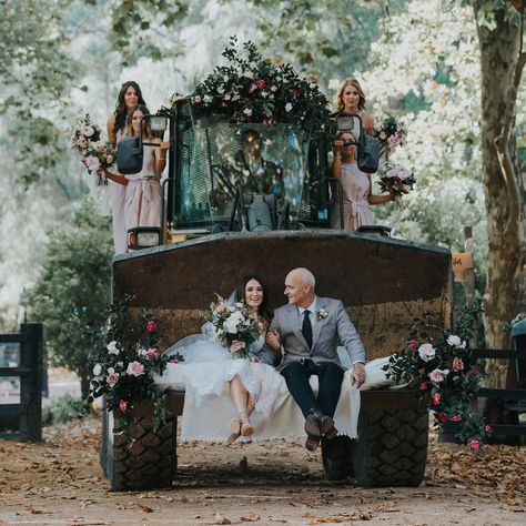 bridal party arriving on a flower-laden tractor Tractor Wedding, Farmer Wedding, Farm Wedding Ceremony, Outdoor Country Wedding, Hobby Farming, Wedding Farm, Farm Wedding Photos, Bridal Car, Rustic Farm Wedding