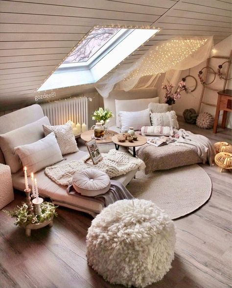 Tv Attic Room, Shopping Home Decor, Attic Chill Room, Cozy Loft Ideas Upstairs, Pajama Lounge Room Ideas, Cozy Chill Room, Attic Lounge Ideas, Hygge Decor Bedroom, Attic Living Room Ideas