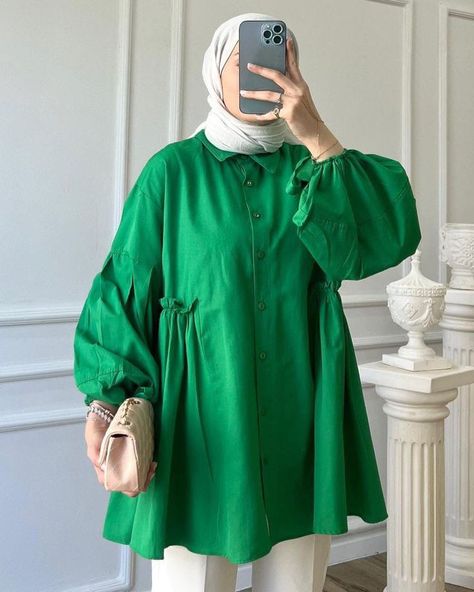 Tall Blouses Hijab, Caftan Simple Chic, Satin Top Outfit, Green Shirt Outfits, Loose Long Sleeve Dress, Cotton Short Tops, Style Vert, Simple Frock Design, Modern Hijab Fashion