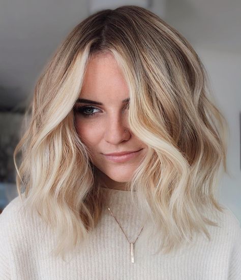 40 Best Money Piece Hair Trend Ideas for 2022 - Hair Adviser Root Smudge Blonde, Blonde Hair With Money Piece, Blonde Money Piece, Hair With Money Piece, Money Piece Hair, Shoulder Length Blonde, Tan Skin Blonde Hair, Choppy Haircuts, Money Piece