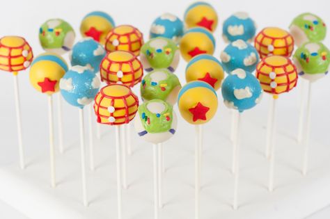 Toy Story Cake Pops Cakepops, Toy Story Cakepops, Toy Story Cake Pops, Magnum Cake, Toy Story Theme, Baby Shower Treats, Baby Birthday Themes, Toy Story Cakes, Story Birthday