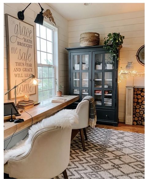 Farmhouse Vibes Aesthetic, Simple Farmhouse, Living Tv, Cozy Home Office, Homeschool Room, Chic Spaces, Farmhouse Homes, Home Office Design, Bonus Room