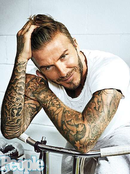 2. THE CASUAL HAIR-TOUCH David Beckham Tattoo, David Beckham Tattoos, David Beckham Family, David Beckham Photos, Bend It Like Beckham, Casual Hairstyles, David Beckham, Chris Hemsworth, Man Alive