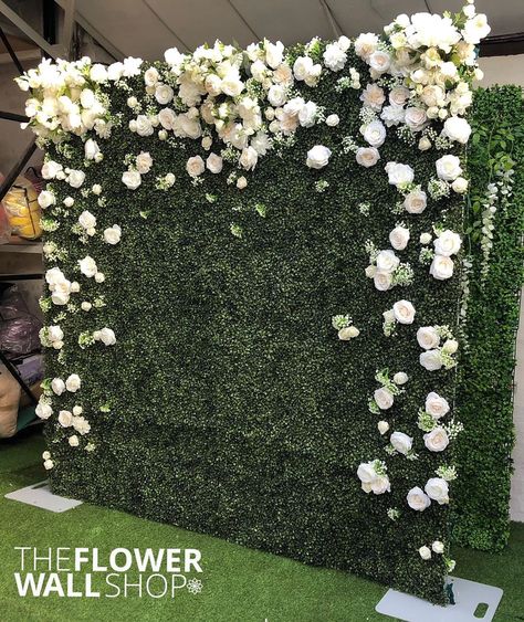 Our greenery wall with a hint of ivory is available to order now, limited stock. Add a special touch to your wall for your customers!… Flower Wall Sign Wedding, Flower Wall Backdrop Grass, Flower Photo Wall Greenery, Mint Green Flower Wall, Flower Wall White And Green, Decor Photobooth, Greenery Wall, Rosen Box, Flower Walls