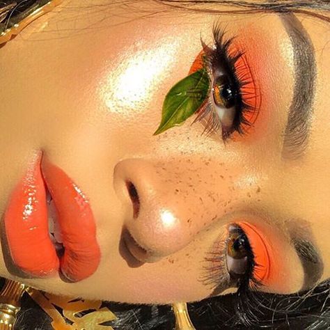 Well King Midas put his hands on me again Apple Makeup, Plant Makeup, Cosmetic Inspiration, Orange Makeup, Face Art Makeup, Green Makeup, Colorful Eye Makeup, Creative Makeup Looks, Maquillage Halloween