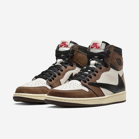 Travis Scott's collaboration with Nike and Jordan Brand has been picking up some serious steam. Here's a guide to all Scott's sneaker designs. Jordan Travis Scott, Travis Scott Jordan 1, Retro Jordans, Original Air Jordans, Paris Mode, Cactus Jack, Air Jordan 1 Retro High Og, Air Jordan 1 Retro High, Hype Shoes