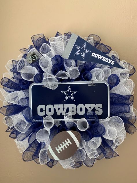 Dallas Cowboys Wreath Diy, Cowboys Nails, Dallas Cowboys Nails, Dallas Cowboys Crafts, Dallas Cowboys Wreath, Cowboy Star, Cowboys Wreath, Cowboy Nails, Cowboy Crafts