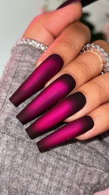 Black Nails With Red Cat Eye, Magenta Aura Nails, Cat Eye Matte Nails, Aura Cat Eye Nails, Red And Black Cat Eye Nails, Black And Pink Aura Nails, Magenta Acrylic Nails, Hot Pink Cat Eye Nails, Black Cateye Nails