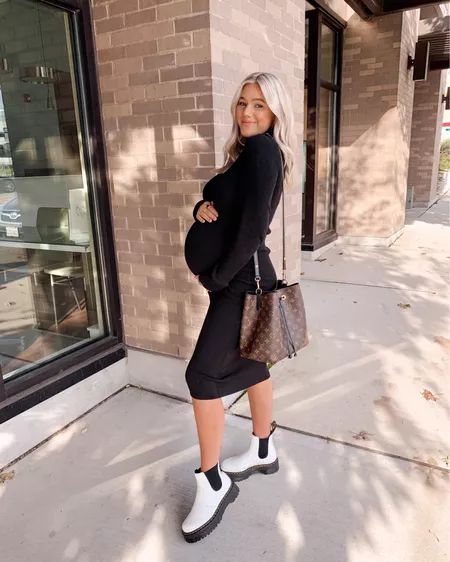 Pregnacy Fashion Outfits Fall, Dr Martens Outfit Pregnant, Winter Outfits For Pregnant Women, Fall And Winter Maternity Outfits, Fall Maternity Dress, Bre Sheppard, Pregnant Outfits, Pregnant Style, Fall Maternity Outfits