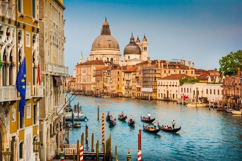 50 Most Overrated Tourist Attractions in the World National Geographic Expeditions, Venice City, Venice Hotels, Tourism Day, Italian Lakes, Italy Itinerary, Italy Tours, Santa Lucia, Most Beautiful Cities