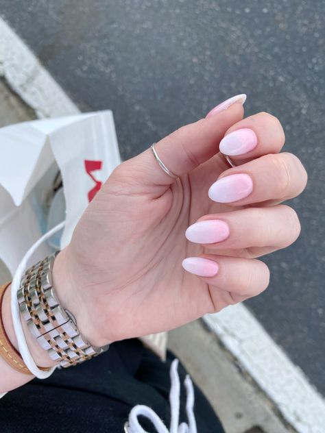 Pink Ombre Round Nails, Pink And White Round Nails, Pink And White Ombre Nails Round, Ombre Nails Round Shape, Pink And White Ombre Nails Oval, Light Pink Ombre Nails Almond, Pink And White Oval Nails, Ombre Nails Oval Shape, Pale Pink Ombre Nails