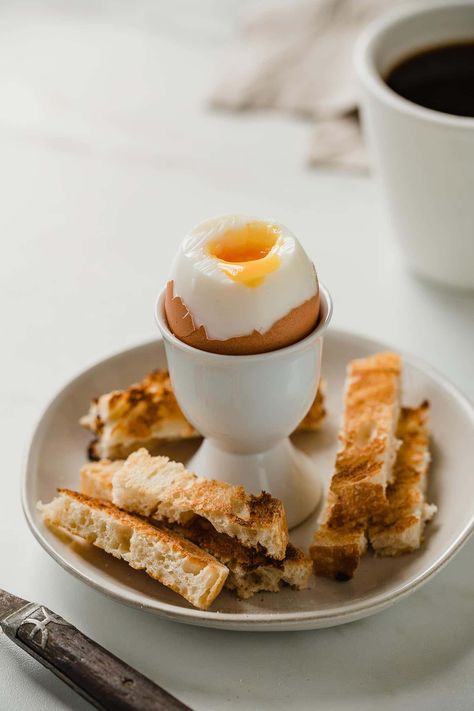 Soft Boiled Egg Aesthetic, Boiled Eggs Aesthetic, Breakfast Under 200 Calories, Boiled Eggs Recipes, 200 Calorie Breakfast, Eggs Photography, Hard Boiled Eggs Easy Peel, Brunch Bites, Polymer Food