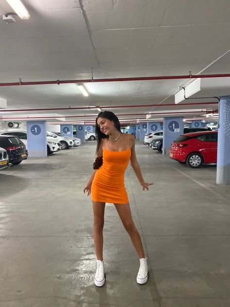 Cute Concert Poses, Cute Concert Outfits Summer, Outfits For Concerts Night, Pitbull Concert Outfit, Ropa Color Neon, Basic Girl Outfit, Concert Outfit Summer, Velvet Dress Designs, Neon Dresses