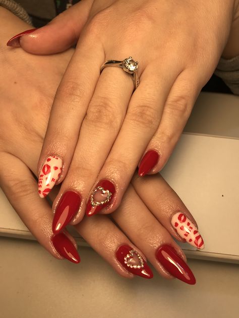 Kiss Lips Nails, Red Kiss Nails, Lip Nail Designs Kiss, Kiss Mark Nails, Kiss Nails Designs, Red Nails Heart, Kiss Nail Art, Halloween Moodboard, Lip Nails