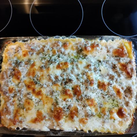 White Sausage Lasagna, White Sauce Lasagna Recipe Beef, Sausage Lasagna Recipe, Easy White Lasagna Recipe, White Lasagna With Sausage, White Sauce Lasagna Recipe, White Lasagna With Italian Sausage, Lasagna With White Sauce Recipe, Lasagna Recipe With Sausage And Beef