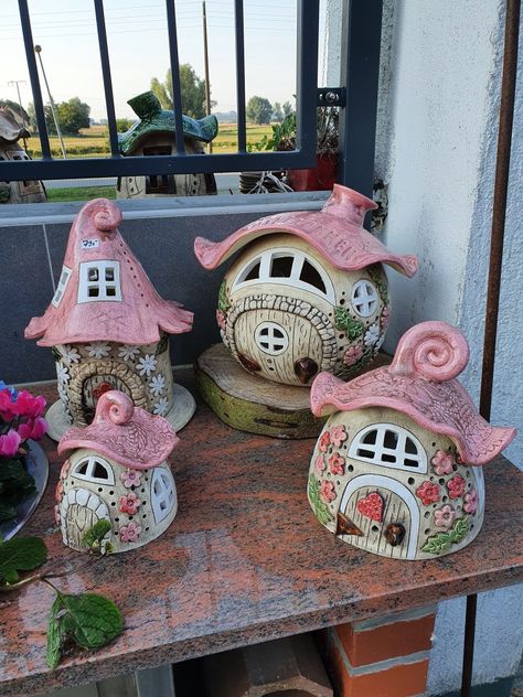 Ceramic Fairy Garden, Ceramic Fairy Houses Handmade, Fairy House Pottery, Pottery Fairy Houses, Air Dry Clay Houses Diy, Air Dry Clay Fairy House, Clay Mushroom House, Fairy House Clay, Ceramic Fairy House