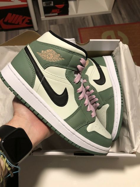 Nike Air Jordan 1 Mid Wmns Se ‘dutch Green’ Size 6.5 Womens Cz0774 300 Nike Air Jordan 1 Mid, Athletic Performance, Womens Athletic Shoes, Air Jordan 1 Mid, Jordan 1 Mid, Nike Air Jordan, Green Fashion, Jordan 1, Stylish Women