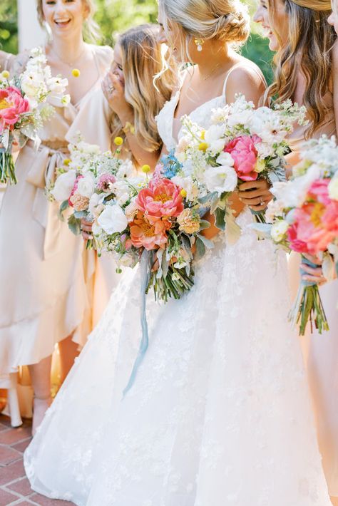 Early May Wedding, Summer Garden Wedding Bridesmaids, Wedding Bouquet Pastel Colors, Summer Fairytale Wedding, Neutral Wedding Pop Of Color, Bright Colored Flowers Wedding, Romantic Spring Garden Wedding, Bright Summer Flowers Wedding, Spring Flower Arrangements Wedding