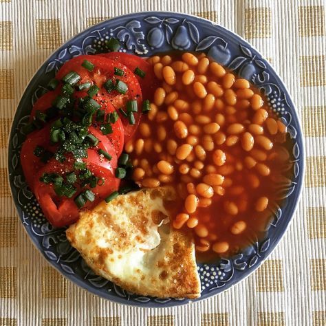 Heinz Baked Beans: A family favourite since way back. Way, way, waaaaaay back. ;) Regram from: 91cheri Heinz Beans, Heinz Baked Beans, Healthy Plate, Eat Snacks, Baked Beans, Bean Recipes, Family Favorites, Chana Masala, Aesthetic Food