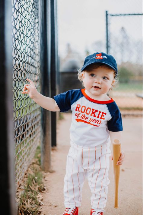 Rookie Of The Year Family Photos, Rookie Year Pictures, Rookie Of The Year First Birthday Pictures, Baseball One Year Pictures, 1st Birthday Baseball Photoshoot, One Year Baseball Photoshoot, Rookie Year First Birthday Photoshoot, Baseball One Year Old Photoshoot, Rookie Of The Year Photo Shoot