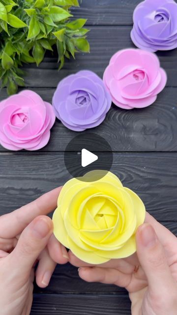 Easy Flowers, Craft Organizer, Studio Diy, Foam Roses, Foam Flowers, Craft Tutorial, Craft Organization, Eva Foam, Flowers Diy