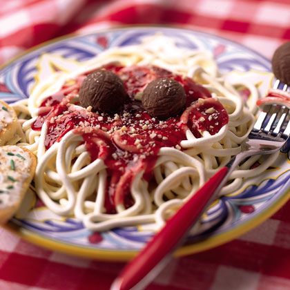 Fake Spaghetti, April Mop, April Fools Food, Fool Recipe, Food Pranks, April Fools Pranks, Chocolate Malt, Strawberry Sauce, Fun Recipes