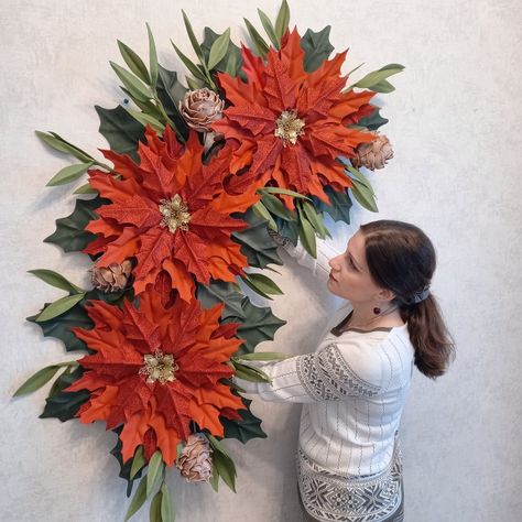 Christmas garland decor Each Poinsetta is 50cm in diameter Christmas Garland Decor, Poinsettia Garland, Lemon Pictures, Angel Wings Wall Decor, Tulip Bouquet, Flowers Decor, Indoor Decoration, Poinsettia Flower, Christmas Poinsettia