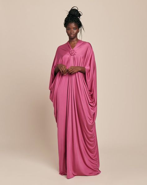 Draped Silk Jersey Kaftan Dress Draping, Modest Dresses Fashion, Maxi Evening Dress, Maxi Dress Plus Size, Plus Size Pink, Rocker Look, Plus Size Cocktail Dresses, Kaftan Maxi Dress, Day To Night Dresses