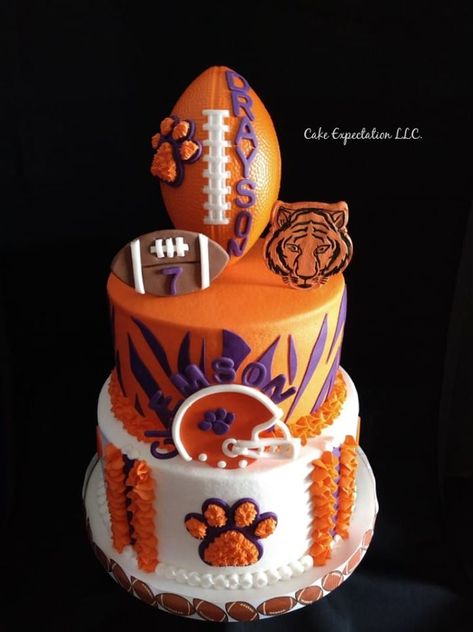 Clemson Football Cake Clemson Graduation Cakes, Clemson Cake Ideas, Clemson Grooms Cake, Clemson Cake, Clemson Party, High School Graduation Cakes, College Graduation Cakes, Paw Cake, Tiger Cake