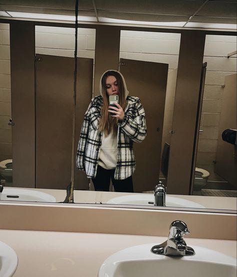 flannel and hoodie Flannel With Hoodie Outfit, Flannel And Hoodie, Hoodie And Flannel Outfits, Flannel Over Hoodie, Flannel With Hoodie, Flannel Outfits, Grey Flannel, Hoodie Outfit, Fall Outfit