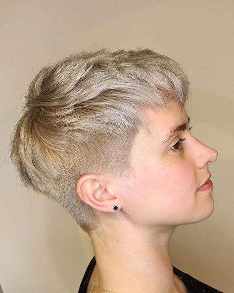 e1a4c48b229cb209b274cf3a1a42329c Short Hair Color Ideas, Short Haircuts Ideas, Short Haircut Ideas, Women Haircut, Pixie Haircut Ideas, Short Hair Tomboy, Crop Hair, Really Short Hair, Beautiful Braided Hair