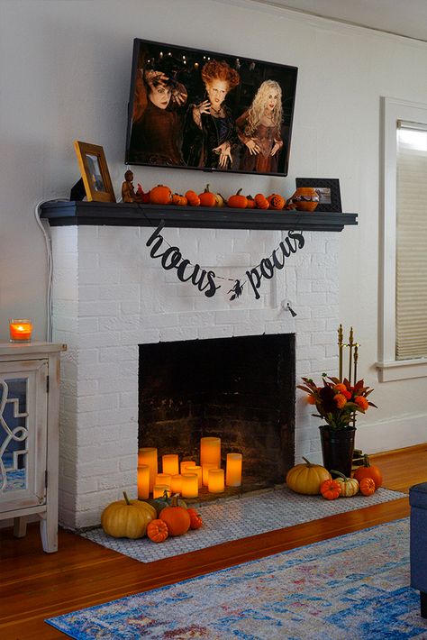 Fall Mantle Decor Red Brick Fireplace, Black Fireplace Halloween Decor, Candles In Fireplace Halloween, Fireplace Halloween Decorations, Chimney Halloween Decorations, Halloween Chimney Decor, Fireplace Mantle Ideas Decoration, Halloween Mantle Decor With Tv, Halloween Decorations Fireplace