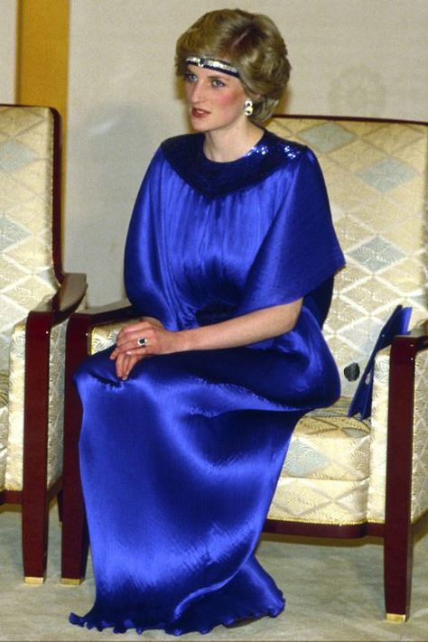 Emperor Hirohito, Princess Diana Dresses, Princess Diana Fashion, Princess Diana Pictures, Red Polka Dot Dress, Princes Diana, Diana Fashion, Lady Diana Spencer, Blue Gown