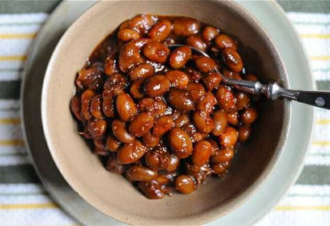 recipe: baking up some heirloom beans - A Way To Garden Manly Kitchen, Heirloom Beans, Baked Beans From Scratch, Beans Baked, Vegetarian Baked Beans, Vegan Bbq Recipes, Slow Cooker Beans, Homemade Baked Beans, Beans Recipes