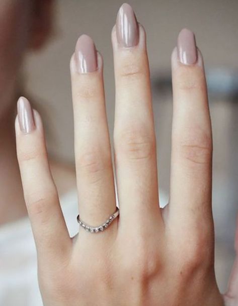 Neutral Nail Art Designs, Neutral Nail Art, Fall Wedding Nails, Neutral Nail Color, Almond Nail Art, Beach Nail Designs, Wedding Manicure, Spring Nail Colors, Bride Nails