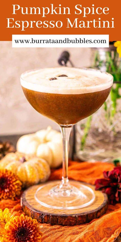 Pumpkin Spice Espresso Martini, Autumn Beverages, Homemade Pumpkin Spice Syrup, Thanksgiving Recipes Drinks, Fancy Cocktails Recipes, Martini Espresso, Espresso Vodka, Thanksgiving Cocktail, Thanksgiving Pie Recipes