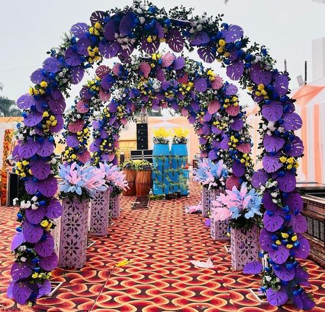 Entry Gate Decoration Wedding, Entry Gate Decoration, Haldi Theme, Diy Wedding Arch Flowers, Wedding Mandap Decoration, Mehndi Decorations, Flower Gate, Beach Wedding Setup, Haldi Decoration Ideas