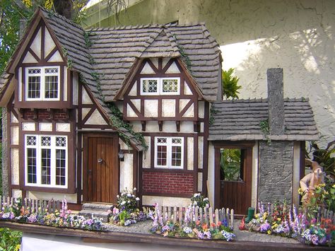 The Tudor Cottage by Robin Carey ~ this is the one I'm getting ready to start on after I get 2 others finished! Glencroft Dollhouse, Bookshelf Diorama, Tudor Homes, Miniature Dollhouses, Dollhouse Inspiration, Tudor Cottage, Model House, Sims House Plans, Tudor House