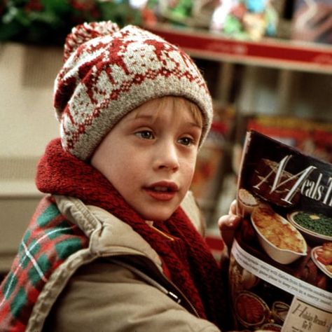 Kevin Home Alone, Christmas Movies List, Kevin Mccallister, Home Alone Movie, Home Alone Christmas, Macaulay Culkin, Holiday Scents, Holiday Movie, Happy Birthday Quotes