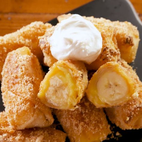 Warning: these egg rolls are RIDICULOUS. We think the Nilla coating really takes them over the edge. Make sure you're tossing the egg rolls in the Nilla crumbs immediately after frying—otherwise they won't stick! Get the recipe at Delish.com. #delish #easy #recipe #banana #pudding #bananapudding #eggroll #frying #fried #dessert Fried Dessert, No Egg Desserts, Fried Bananas, Egg Roll Recipes, Over The Edge, Banana Recipes, Egg Rolls, Banana Pudding, Sweet Desserts