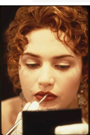 Kate doing her makeup for the movie. Titanic Rose Makeup, Titanic Makeup, Rose In Titanic, Titanic Behind The Scenes, Titanic Kate Winslet, Rose Titanic, Queen Woman, Titanic 1997, Leo And Kate