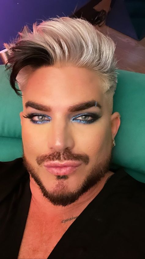 GELLY on Twitter: ". @adamlambert looking gorgeous tonight! His eyes wow!! 😍😍 https://t.co/9Ha882Aqq7" / Twitter Tomorrowland Outfit, Adam Lambert Concert, Cinderella Quinceanera Themes, Cinderella Quinceanera, Male Makeup, Makeup Guide, Stunning Eyes, Eye Makeup Art, Adam Lambert