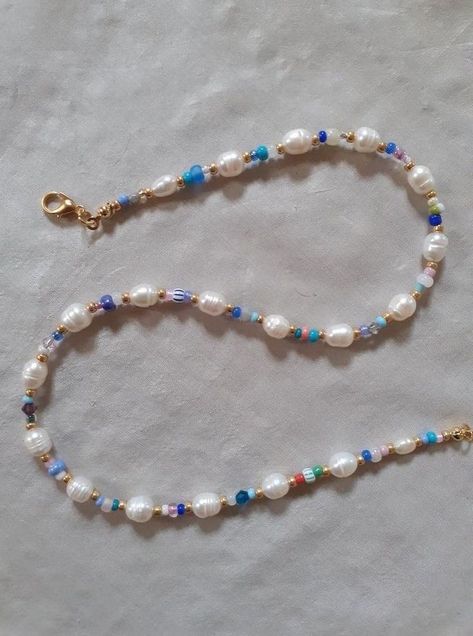 Trendy Necklaces Beads Diy, Vintage Beads Jewelry, Necklace With Pearls And Beads, Bead Jewellery Making Ideas Necklaces, Beaded Jewelry Pearl, Aesthetic Seed Bead Necklace, Seed Bead And Pearl Necklace, Cool Handmade Jewelry, Pearls And Beads Necklace