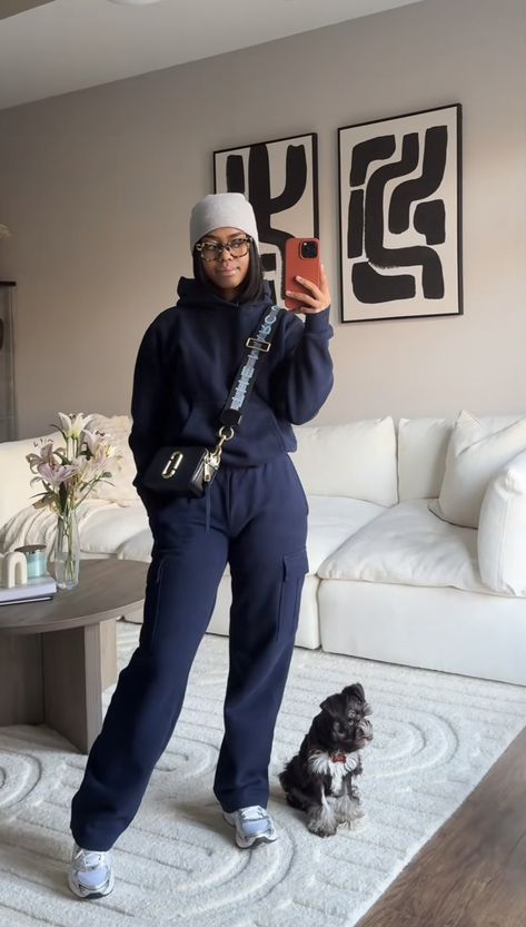 Chill Stylish Outfits, Lounge Wear Winter Outfits, Navy Blue Set Outfit, Cozy Movie Theater Outfit, Chill Cute Outfits Black Women, Airport Outfits Black Women, Chill Winter Outfit Black Women, Baddie Rainy Day Outfits, Winter Trip Outfits Cold Weather